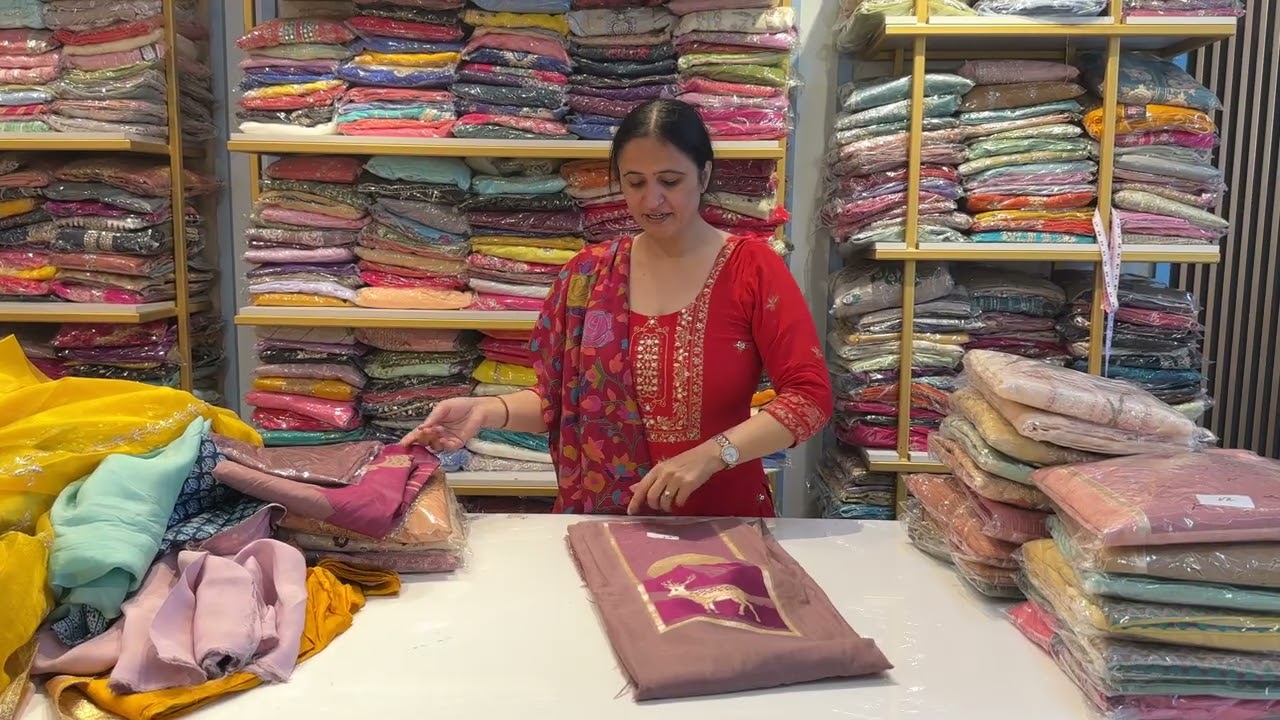 आज दुनिया की भीड़ से अलग सूट 🙏💖📞7299525000 or 9992682021 #dressess #saree #boutique 