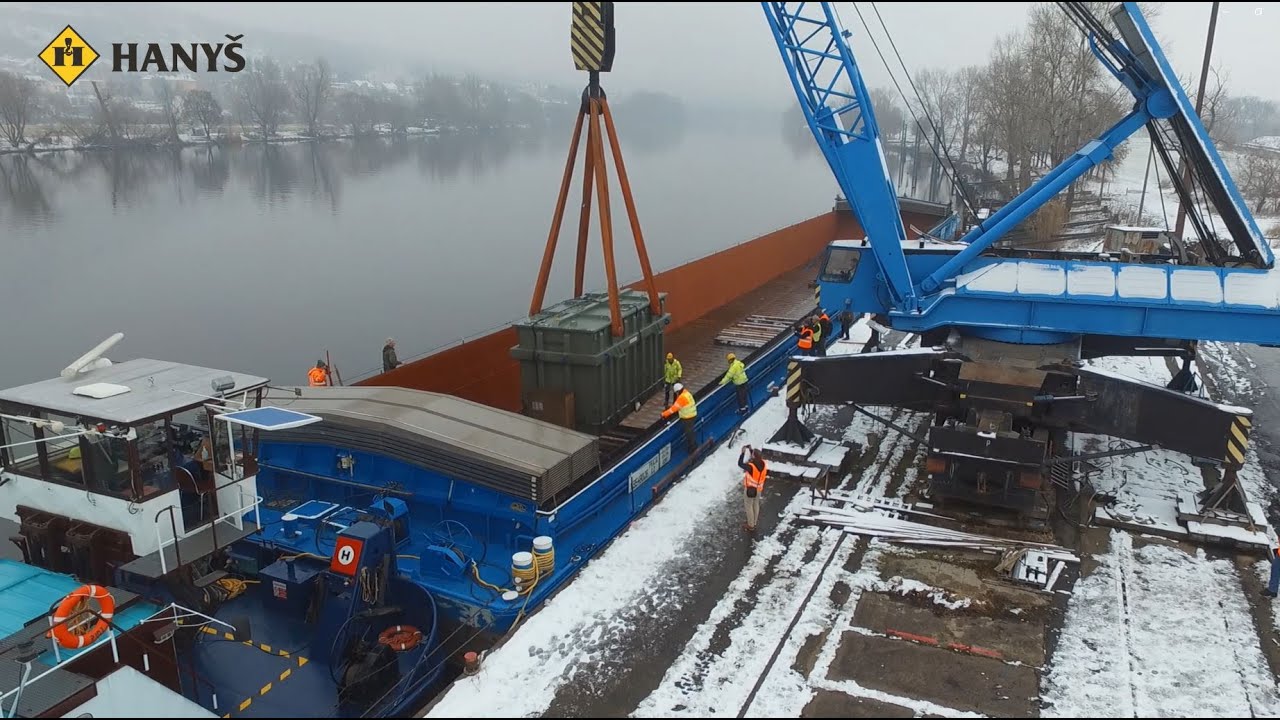 Transport třech transformátorů z Plzně do Akenu přes říční přístav Lovosice.