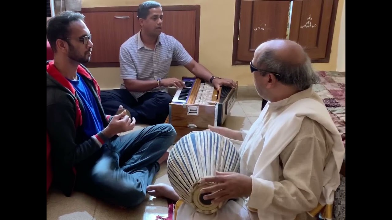 Hare Krishna- Divya Govinda Das - live kirtan with Dhritarashtra Das in Mumbai