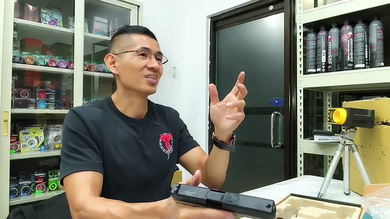Testing a WE Glock 17 Gen 4 Airsoft Gas Blowback Toy Gun