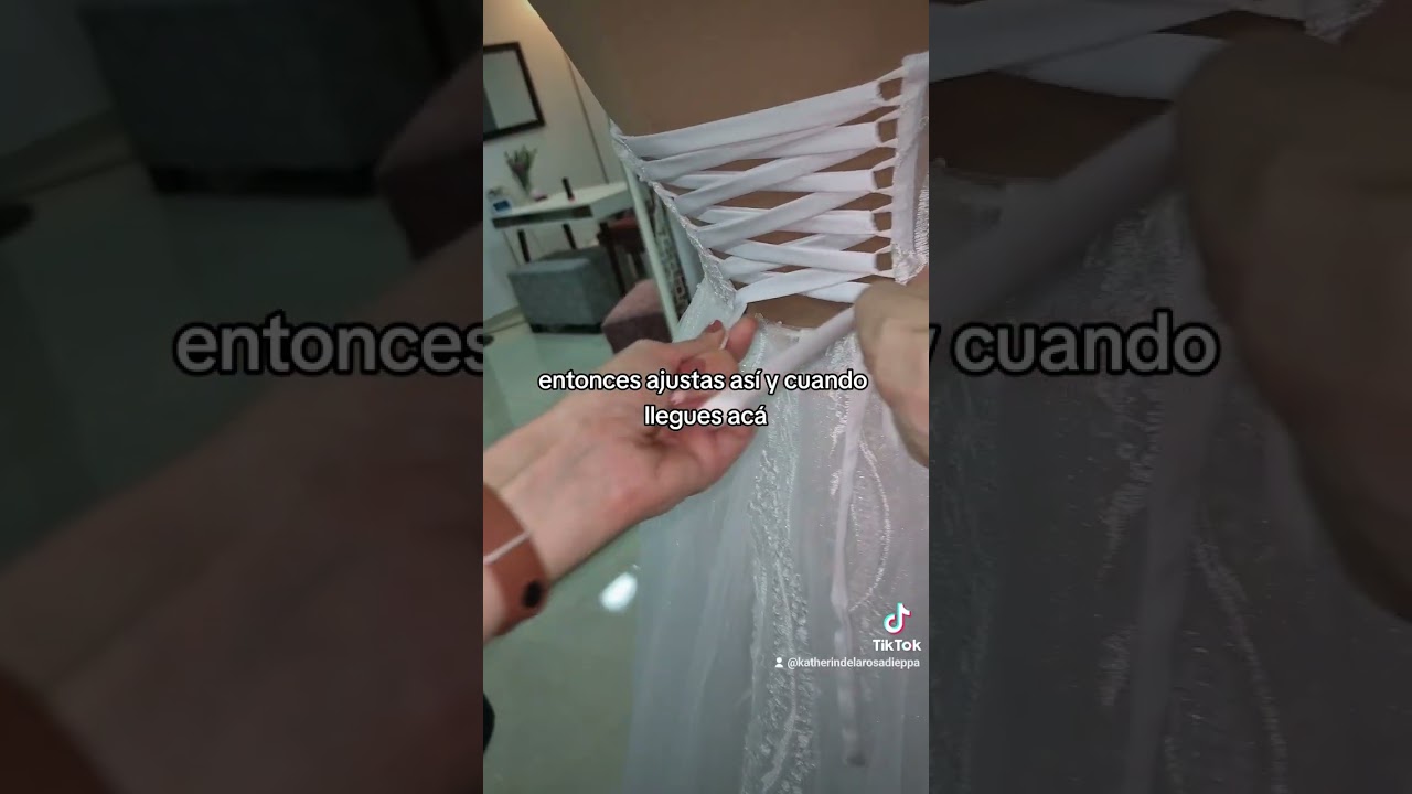 vestido de novia con cola desmontable