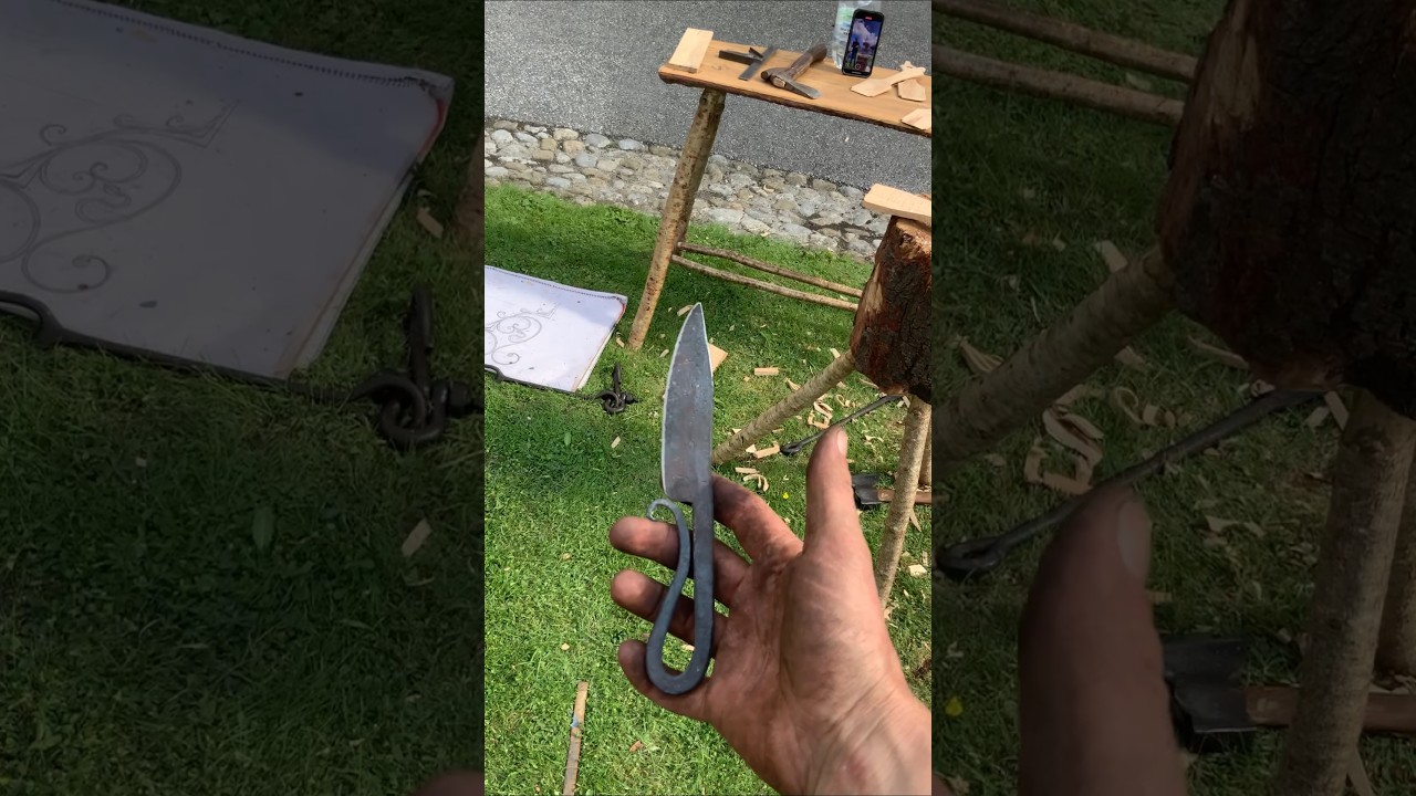 The Blacksmiths Knife - Kilkenny Castle Yard #blacksmithing #traditionalcrafts #woodworking #ireland