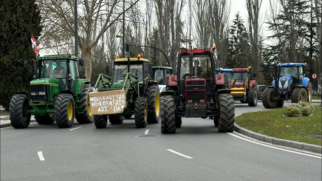 Los tractores colapsan las calles de Vitoria en varios recorridos no comunicados