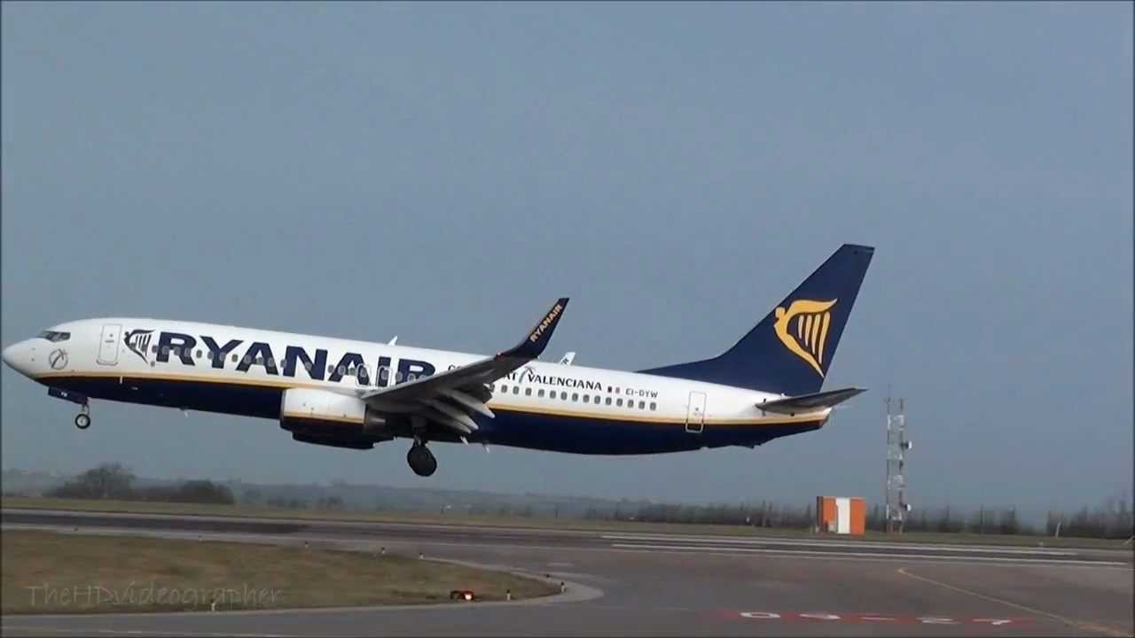 Ryanair B737-800 Training Circuits @ East Midlands Airport