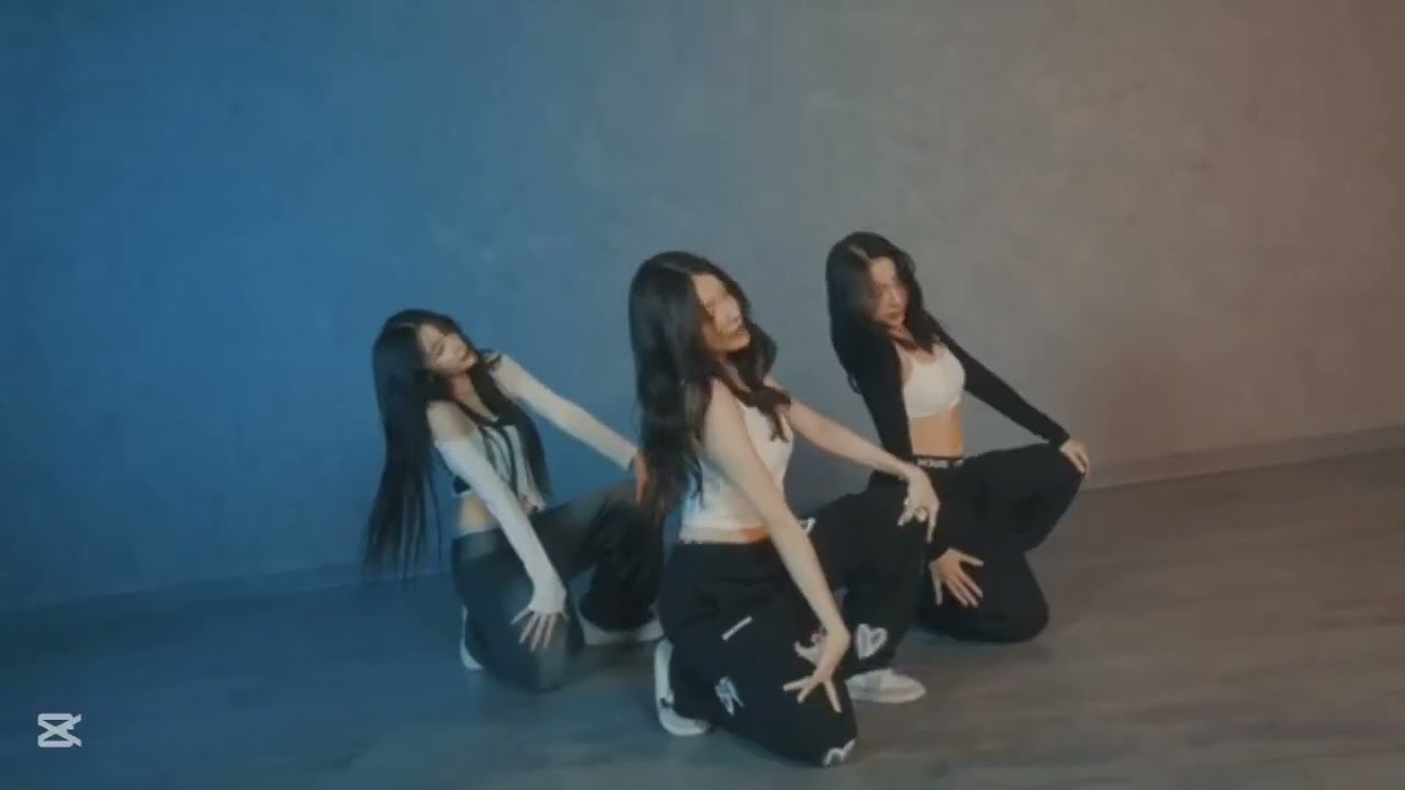 TOBII 'Bad Girls like you + hotel lobby' (Dance mirror)