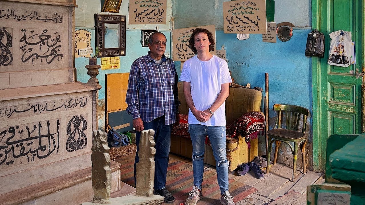 مدينة الموتى في  مصر: يعيشون داخل المقابر |  القاهرة 🇪🇬