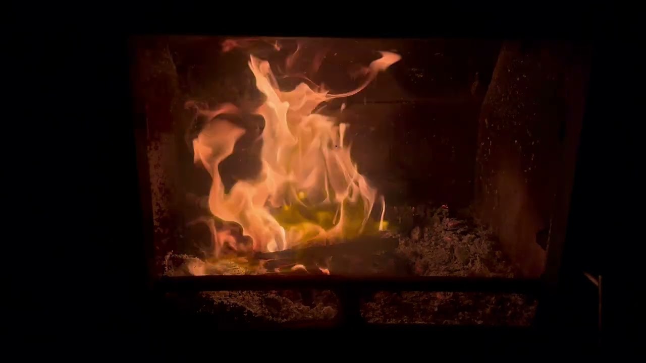 Relaxing fireplace, don’t listen to the noise ￼