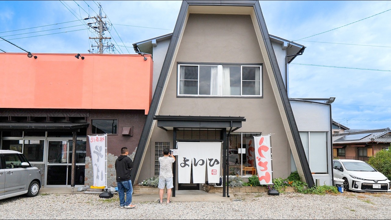 衝撃の爆量天丼！美人スタッフが躍動する朝８時開店のガツ盛り豚足うどんそば屋がすごい！