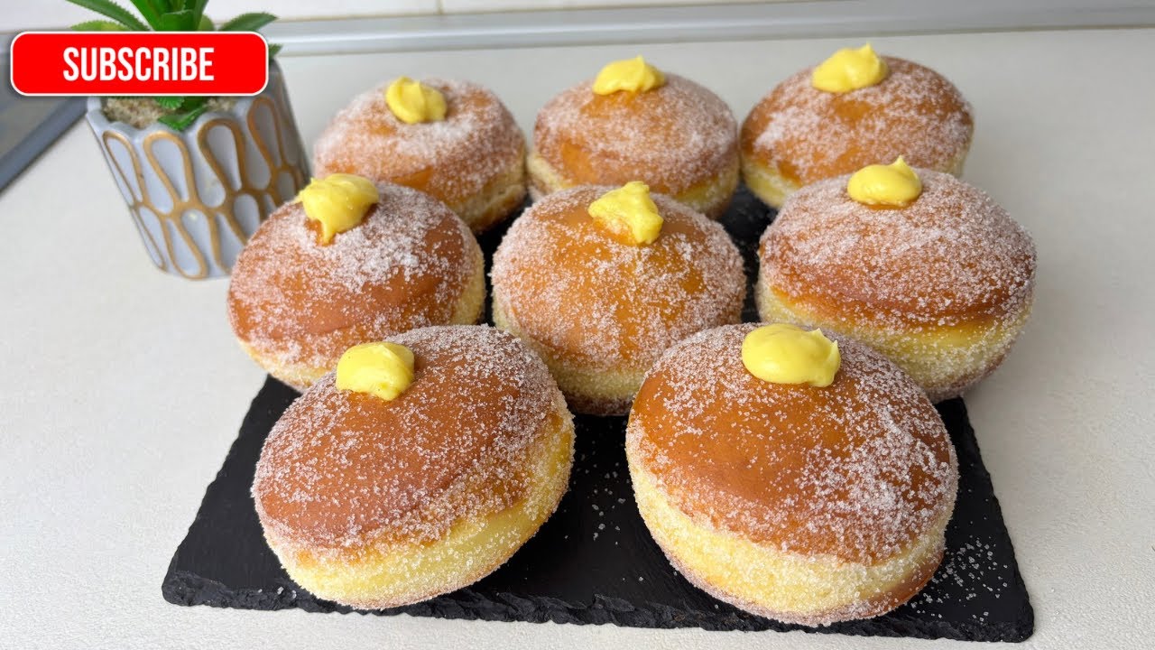 Bomboloni alla crema soffici e irresistibili😍 | Ricetta facile