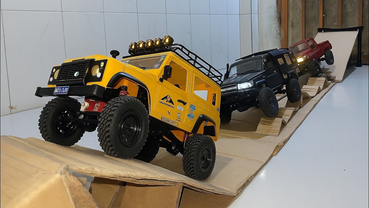 RC Off-Road Challenge | Land Rover MN98 vs Toyota Land Cruiser MN82 & MN82s Crawl Test on Cardboard