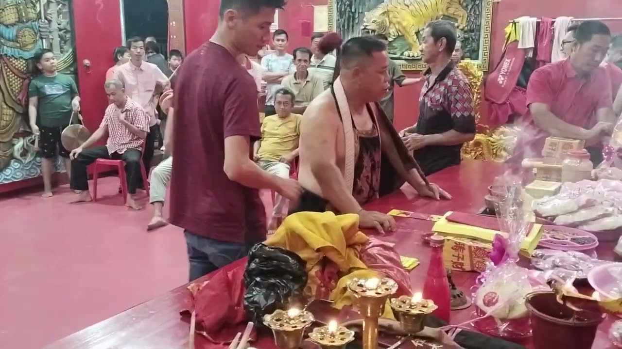 Dewa mengamuk. Tradisi orang Tionghoa