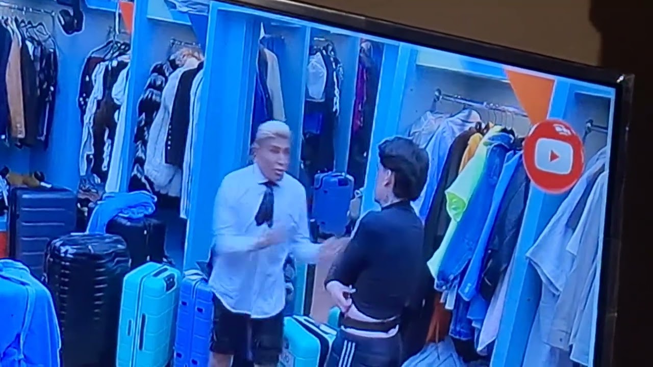 El autollamado divo se besa con kuno #lacasadelosfamosos 