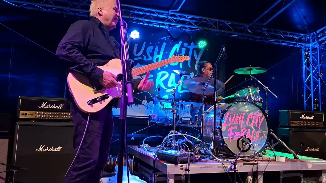 superstition+play that funky music The Hot Crab Band feat.Madame Plüsch