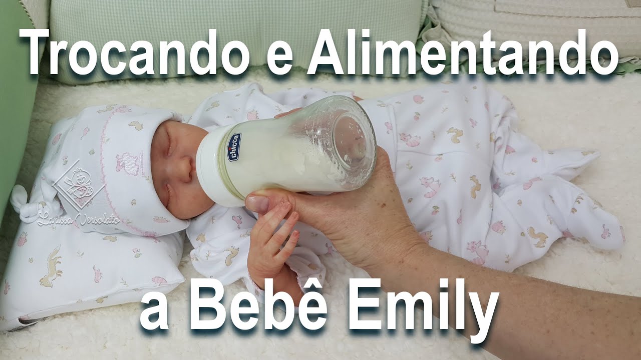 Trocando e Alimentando a Bebê Emily - Changing Reborn Baby (ASMR)