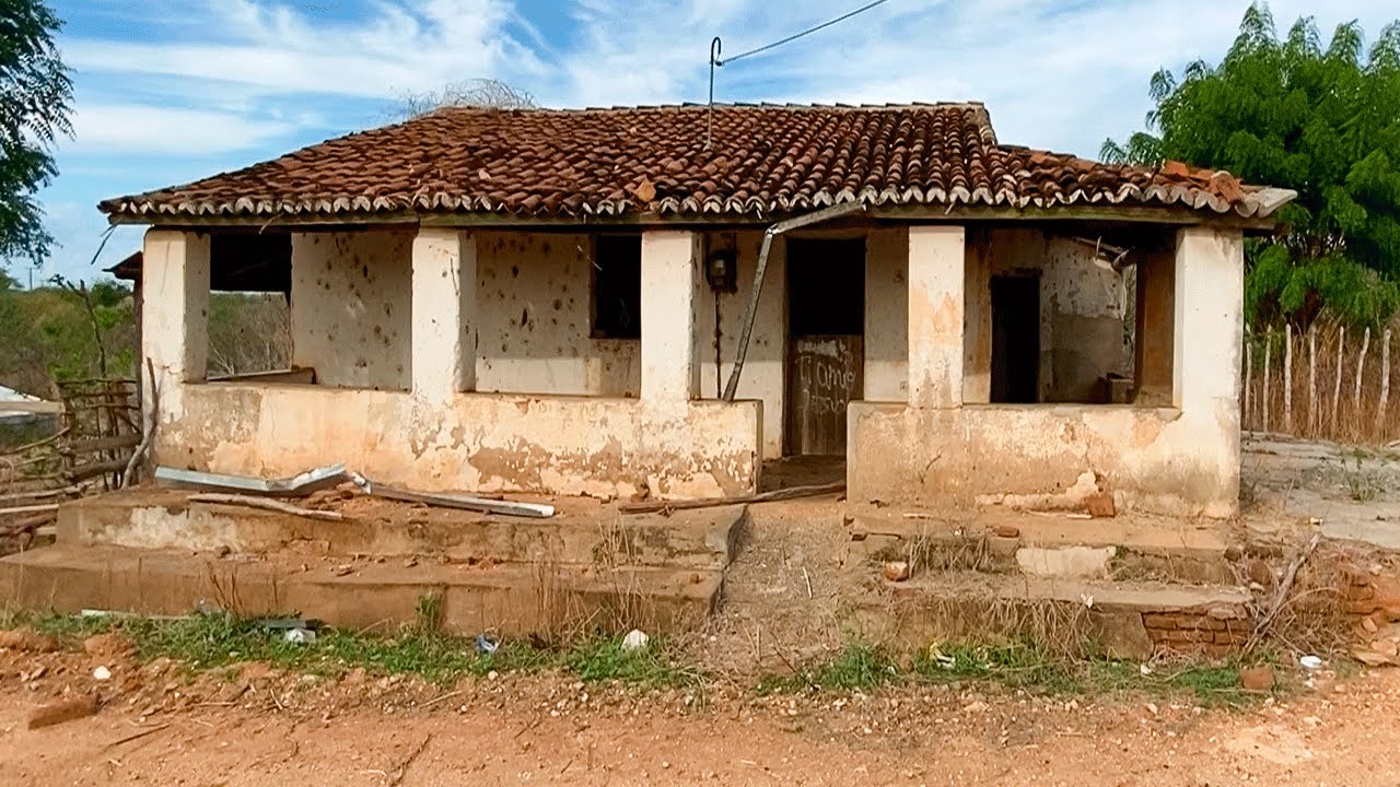 Ninguém consegue morar nessa casa por muito tempo no sertão cearense