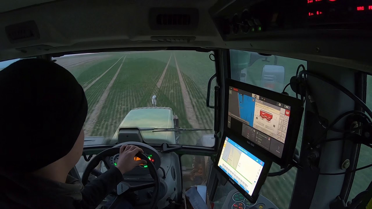 Erste Gabe im Februar 2020 mit Fendt Vario 312 und Rauch Axis 30.2 EMC+W