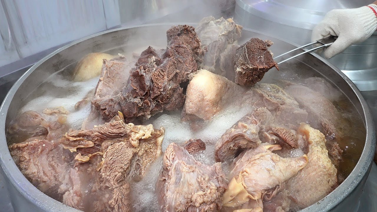 6000원짜리 고기듬뿍 곰탕? 국내산 소고기로 만드는 미친 가성비! 마음씨 좋은 부부 곰탕집(feat.푸디랜드 PD 5년 단골집)┃Beef soup /KoreanStreetFood