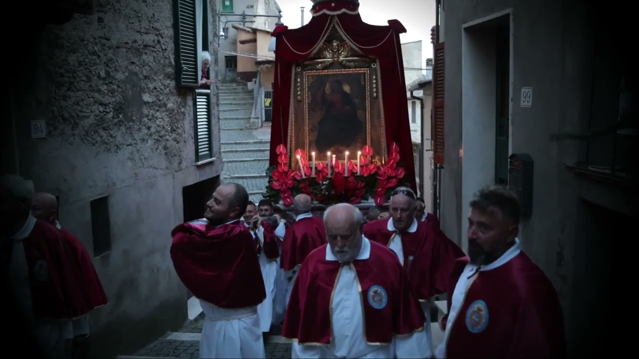 Inchinata: la Madre incontra il Figlio.