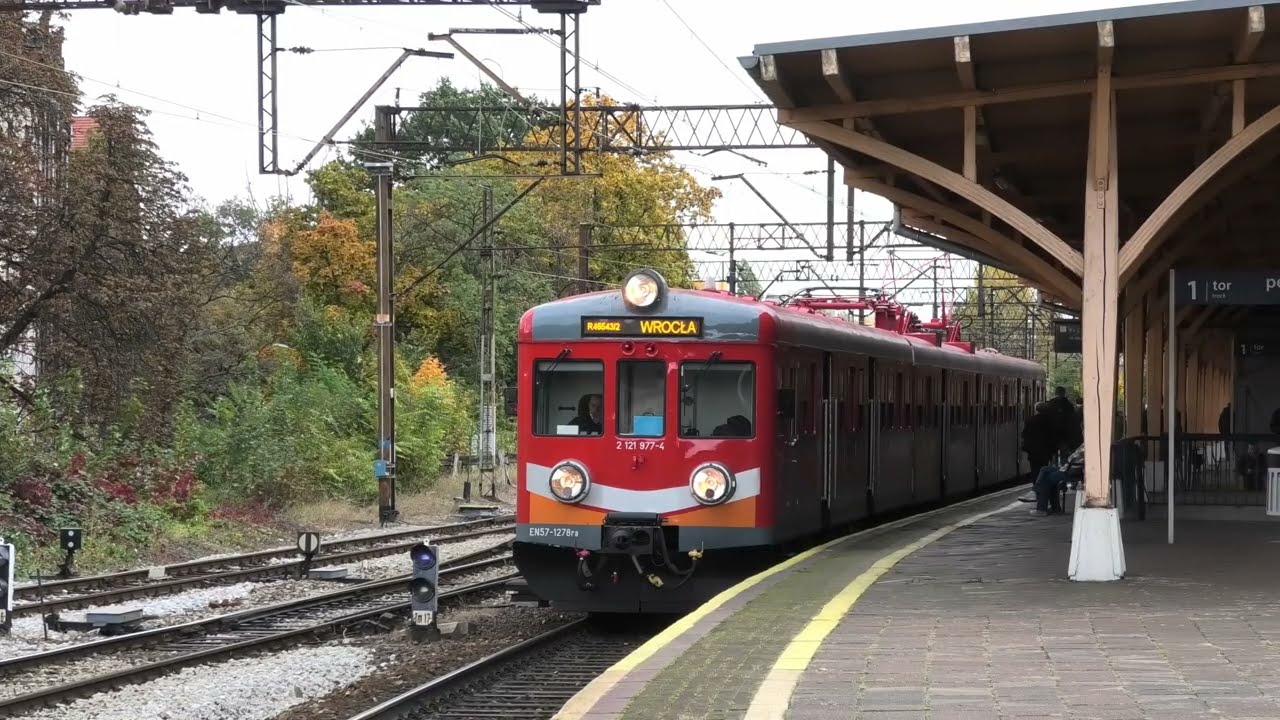 EN57-1287 odjeżdża ze stacji Wrocław Nadodrze