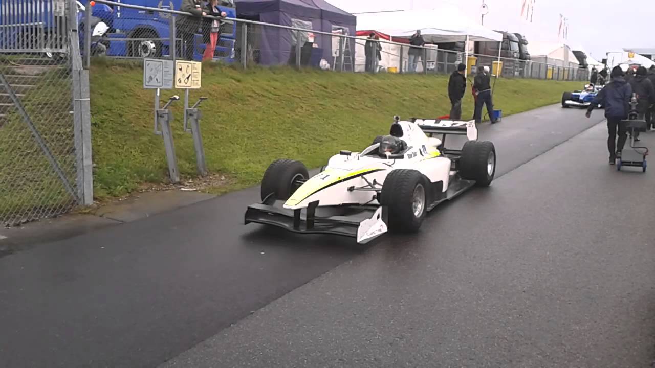 Auto gp mise en place pour essai libre nurburgring
