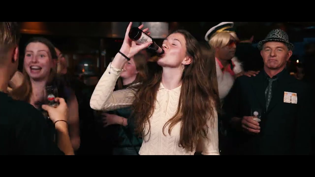 Dik & Gezellig - Wordt er nog gezopen? (Officiële Videoclip)