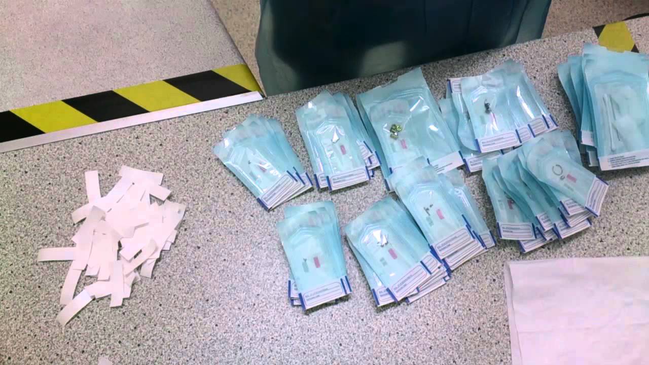 Packing and sterilization of piercing jewellery and tools