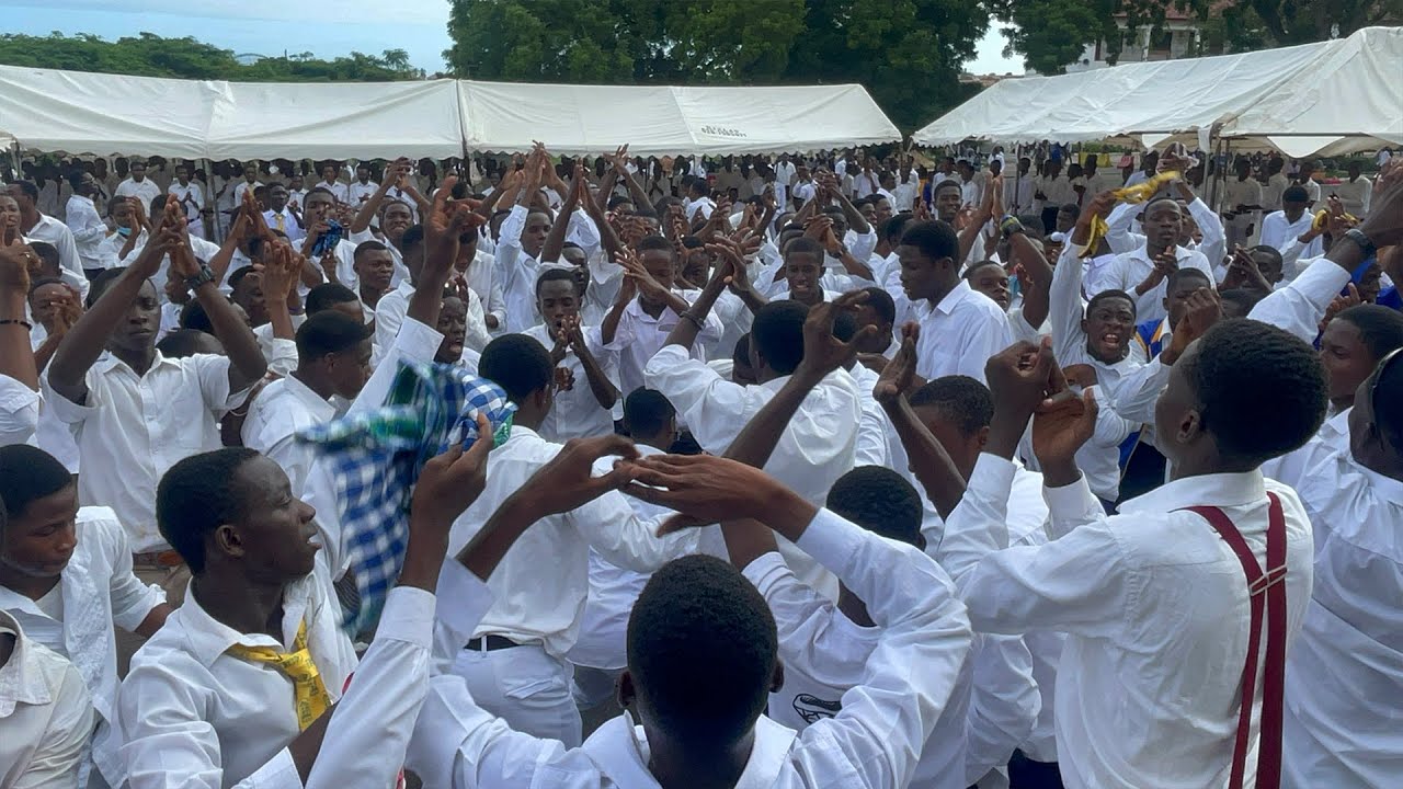 Intense Hot Praise Medley with OTF - MUSIC GROUP At Accra Academy Senior High School || BLEOO