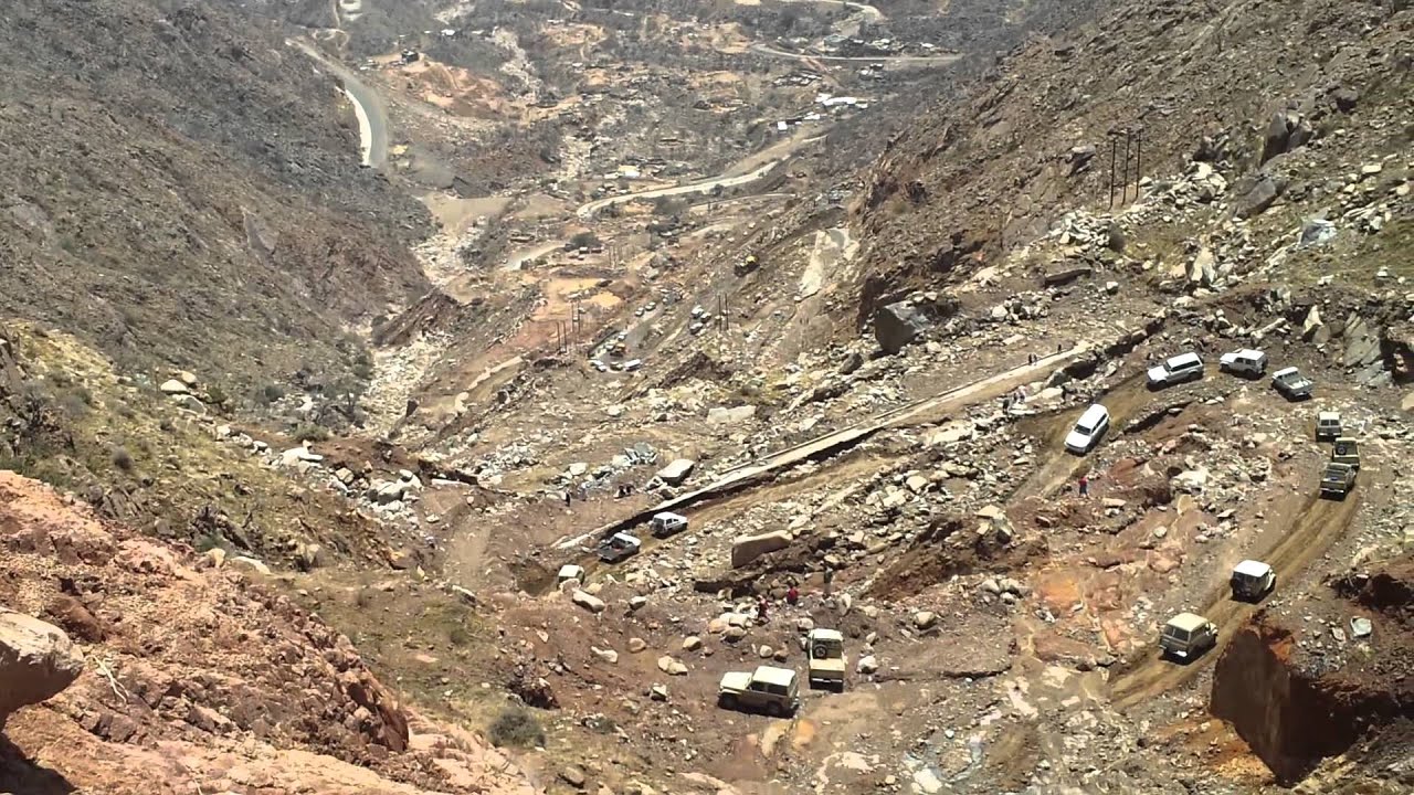 معاناة سكان جبل الحشر من عقبة الصلالة