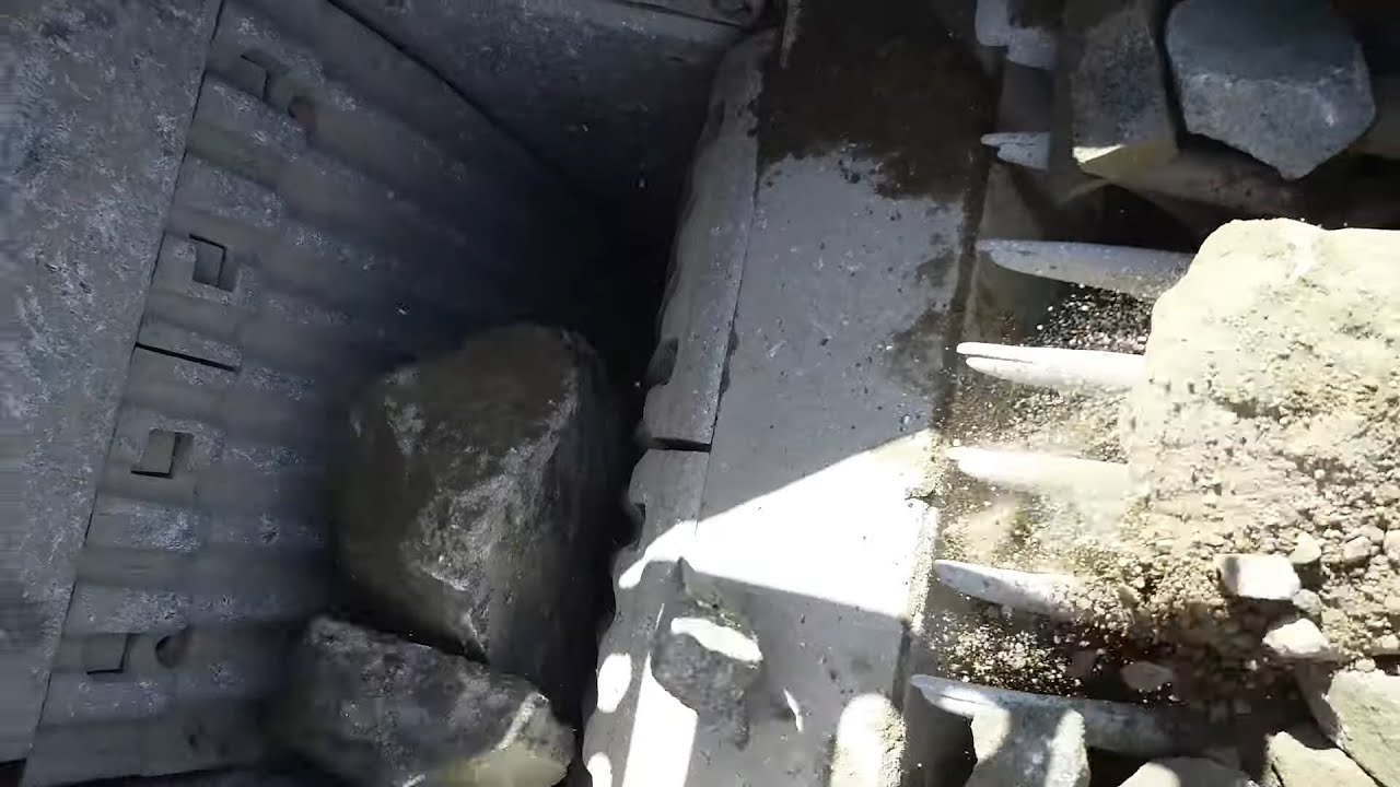 ROCK CRUSHING ACTION JAW ONLY!