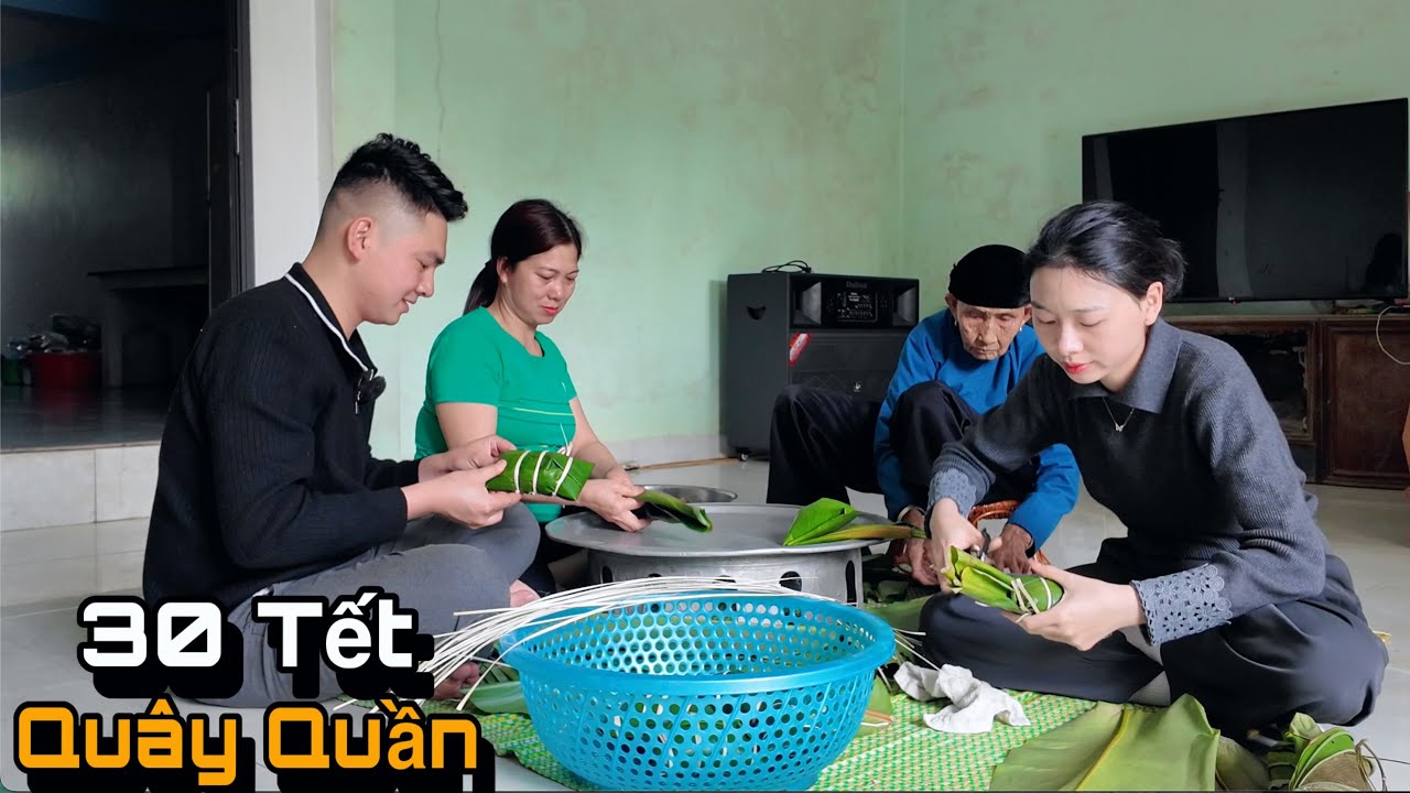 30 Tết Quây Quần Cùng Gia Đình Gói Bánh Chưng.