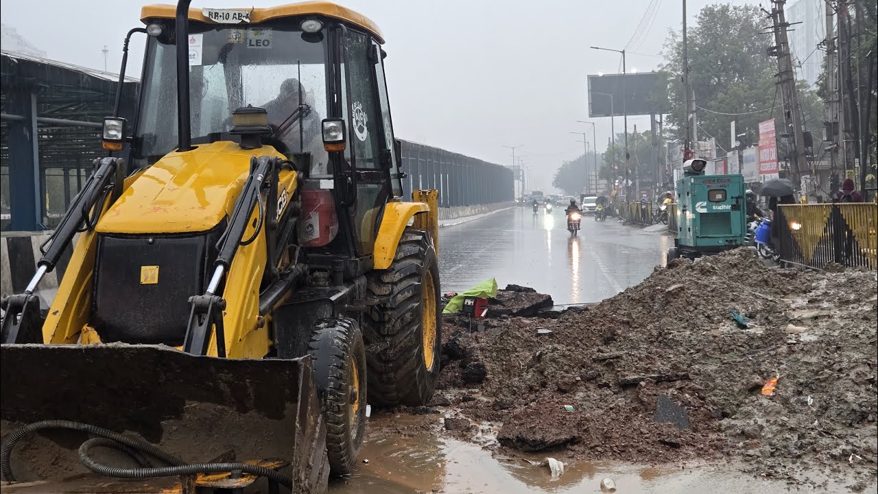 🛑 LIVE : Sohna Road पर पानी की पाइप लाइन लीक, सड़क बंद, लगा लंबा जाम, बारिश में समस्या बढ़ी