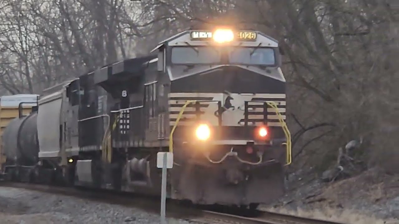 NS 4026 Leads NS 8015 NS 1132 on NS 16T Passing Through in Boyce VA