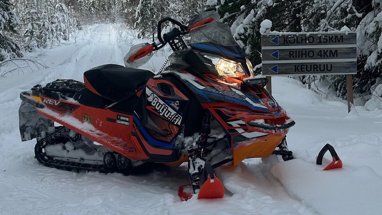Moottorikelkkailua Keski-Suomessa Ski-Doolla!