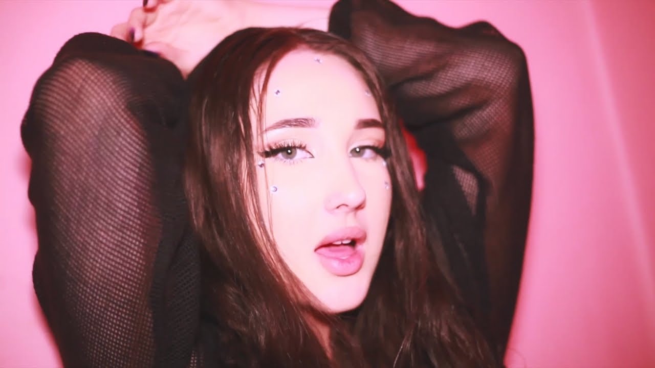 Natally - Jedin&aacute; (Official video)