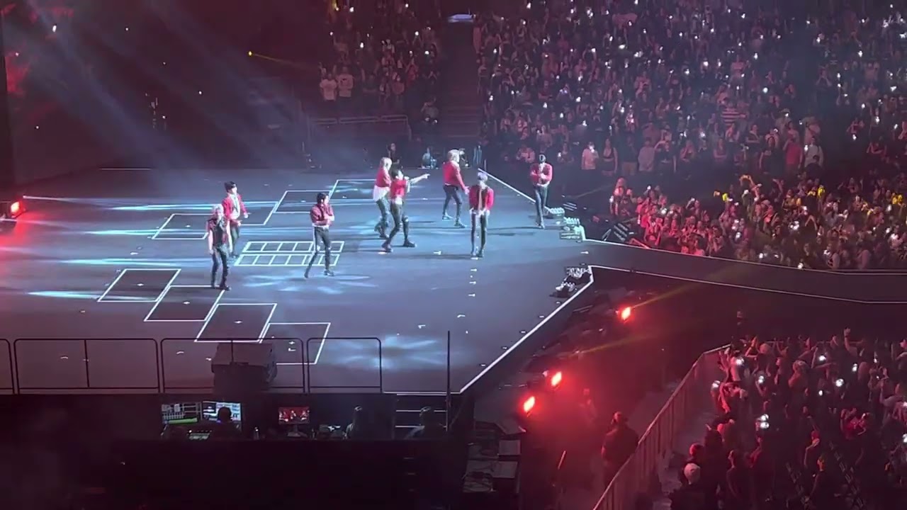 Stray Kids in Chicago - Victory Song