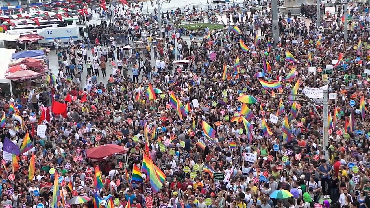 istanbul lgbt pride 2013 (peek)