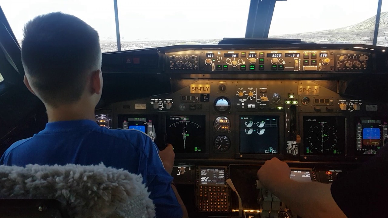 Lecę w symulatorze b737 w flyspocie w Warszawie.