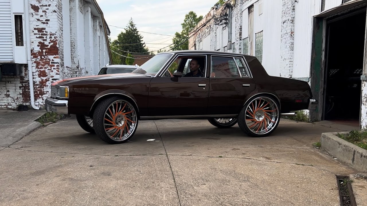 4-дверный G-Body Cutlass на 26-дюймовом Forgiato Ventoso