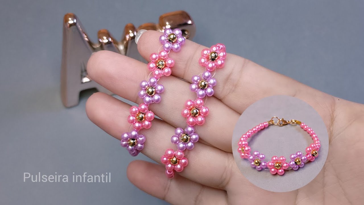 Pulseira de pérolas infantil, muito fácil de fazer.