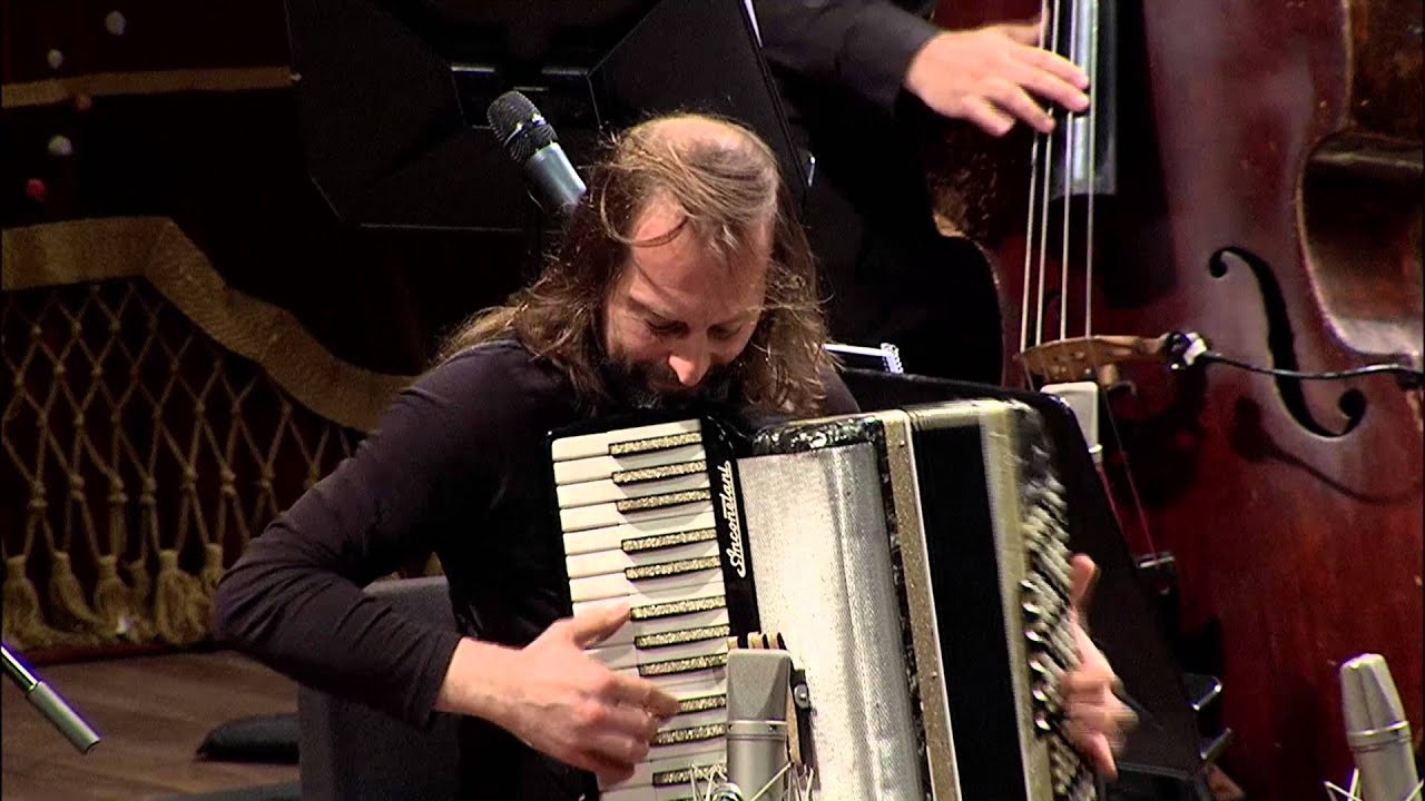CHANGO SPASIUK // Tierra Colorada en el Teatro Colon (2014) // Vera