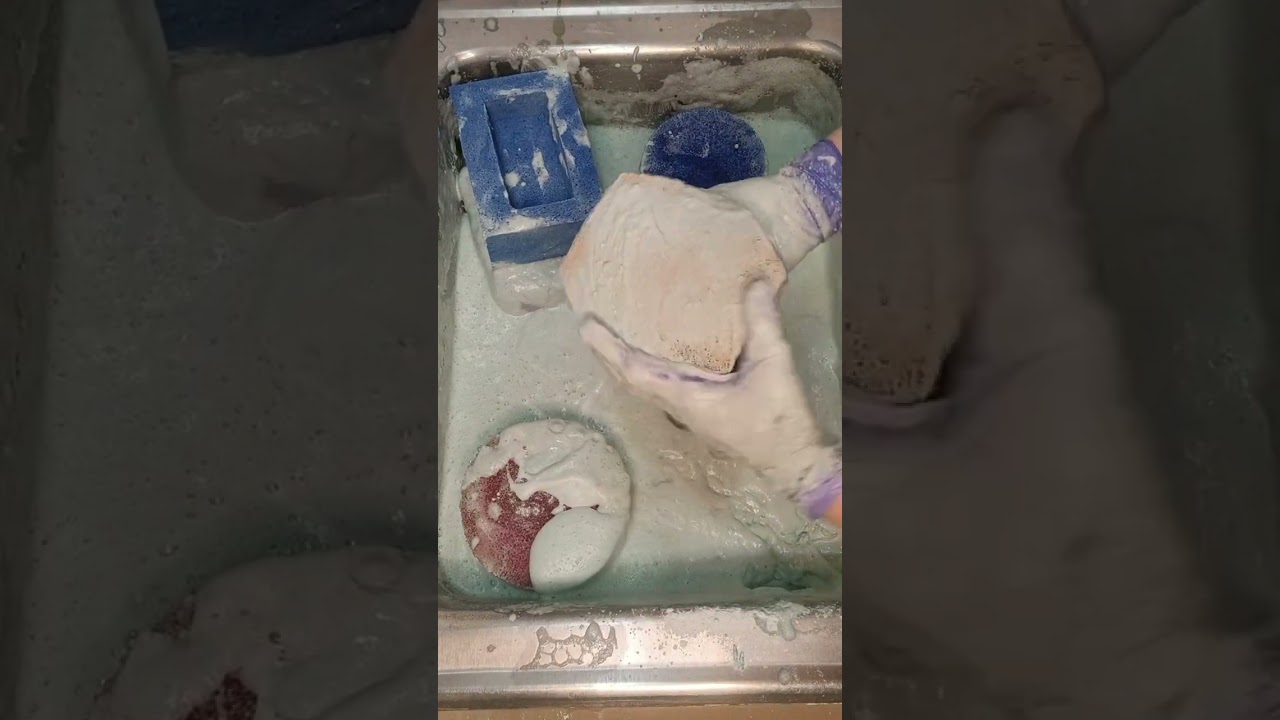 #asmr #spongesqueezing #oddlysatisfying #satisfyingsounds 