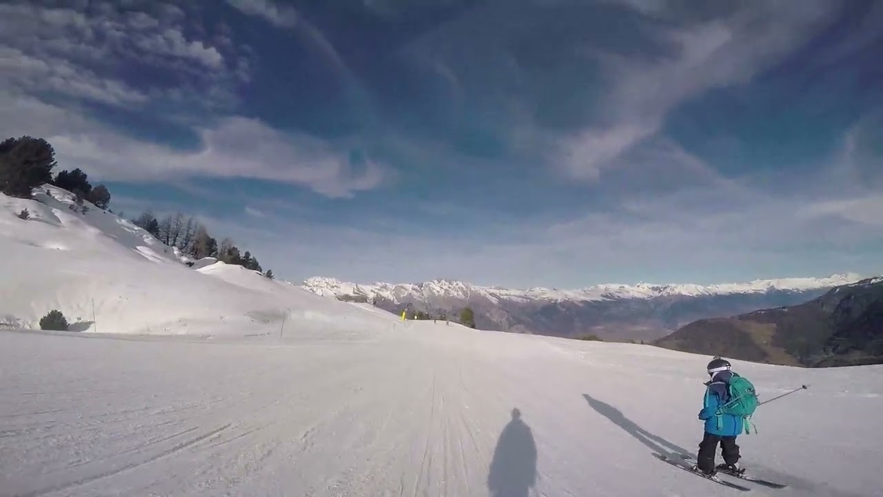 Skiing La tzoumaz: blue run to Le Nord chairlift