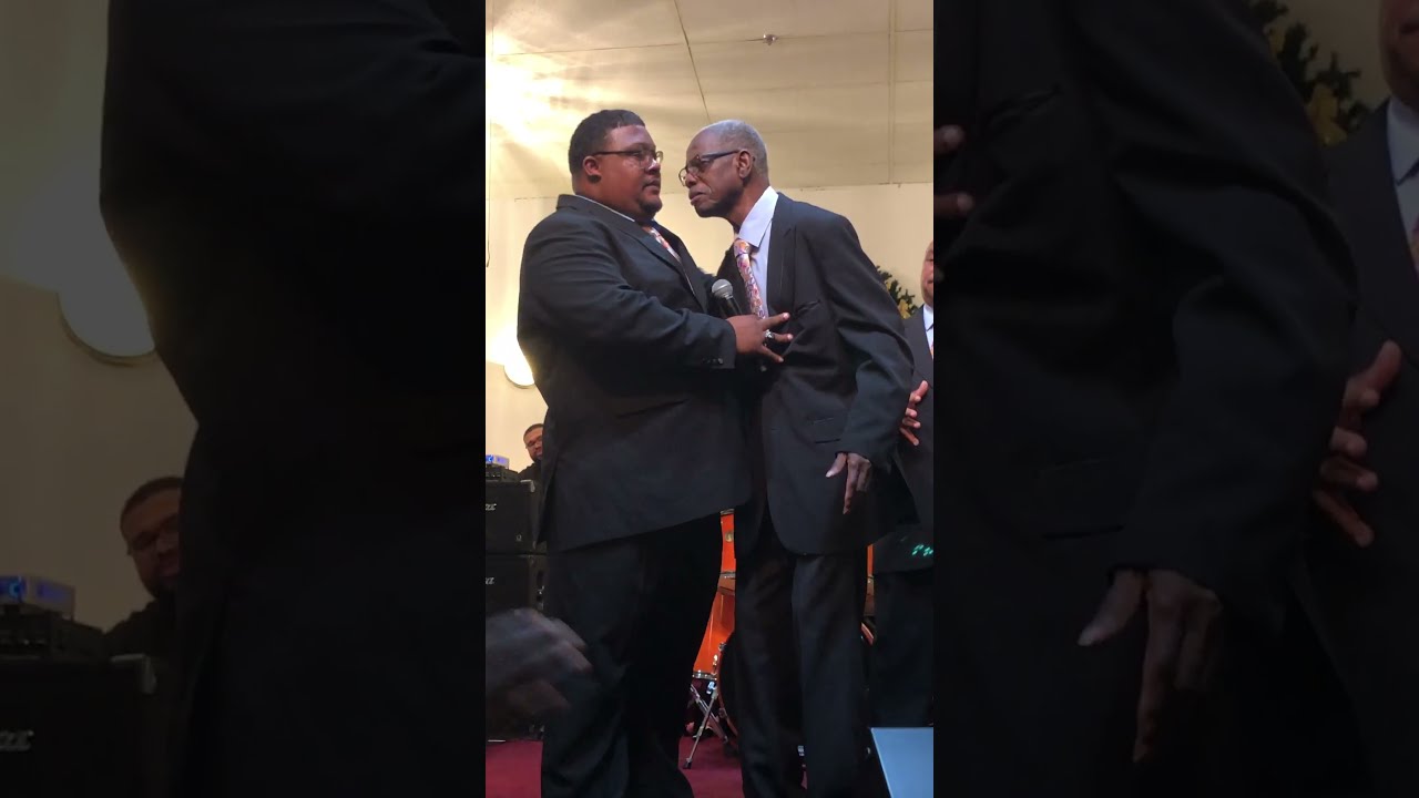 Footage of Dr. #LeeWilliams Singing #FinalTour 🤎👑🎤