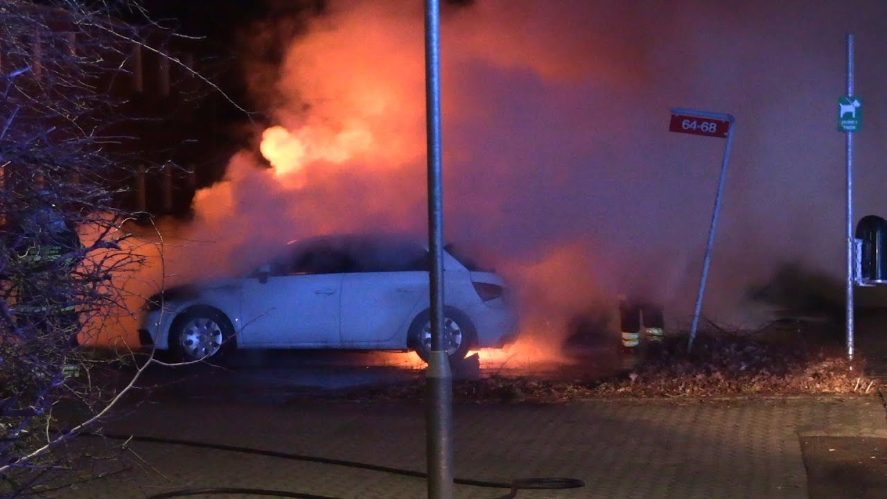 Bilbrand i Alleparken i Holbæk - 020224