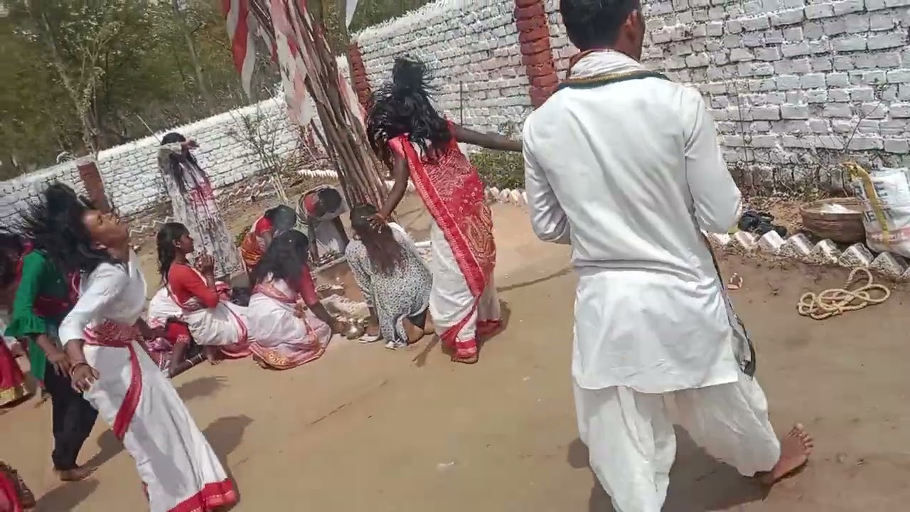 adiwasi ka sarna bhajan me sarna ma kaise parkat gote hai jarur dekhe johar