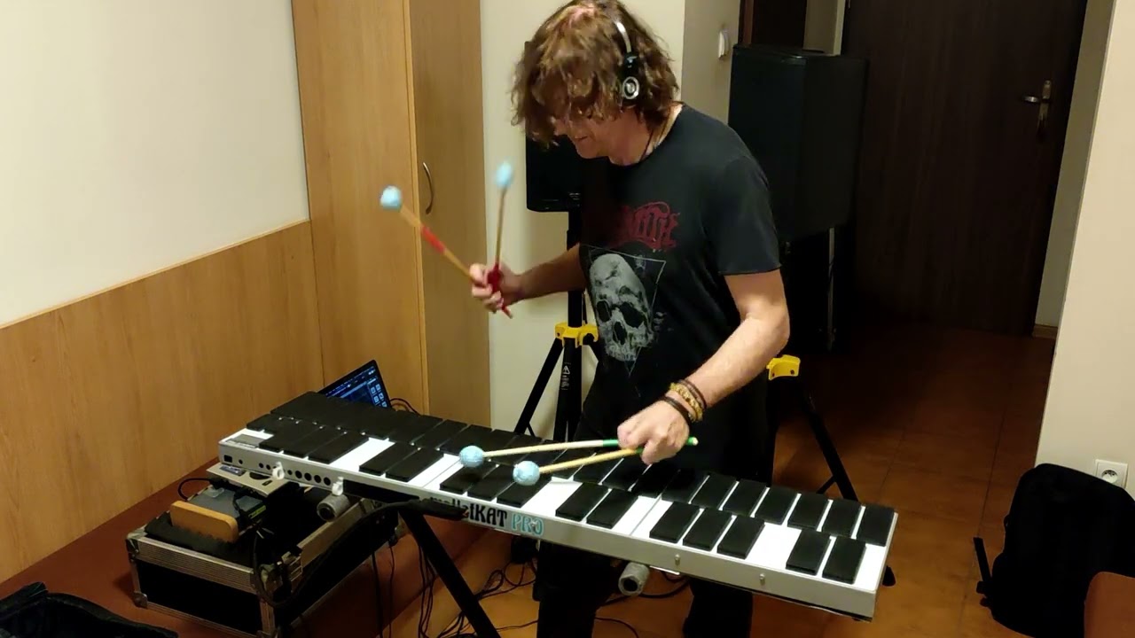 Here I am practicing blues in the key of A major in search of new ideas.