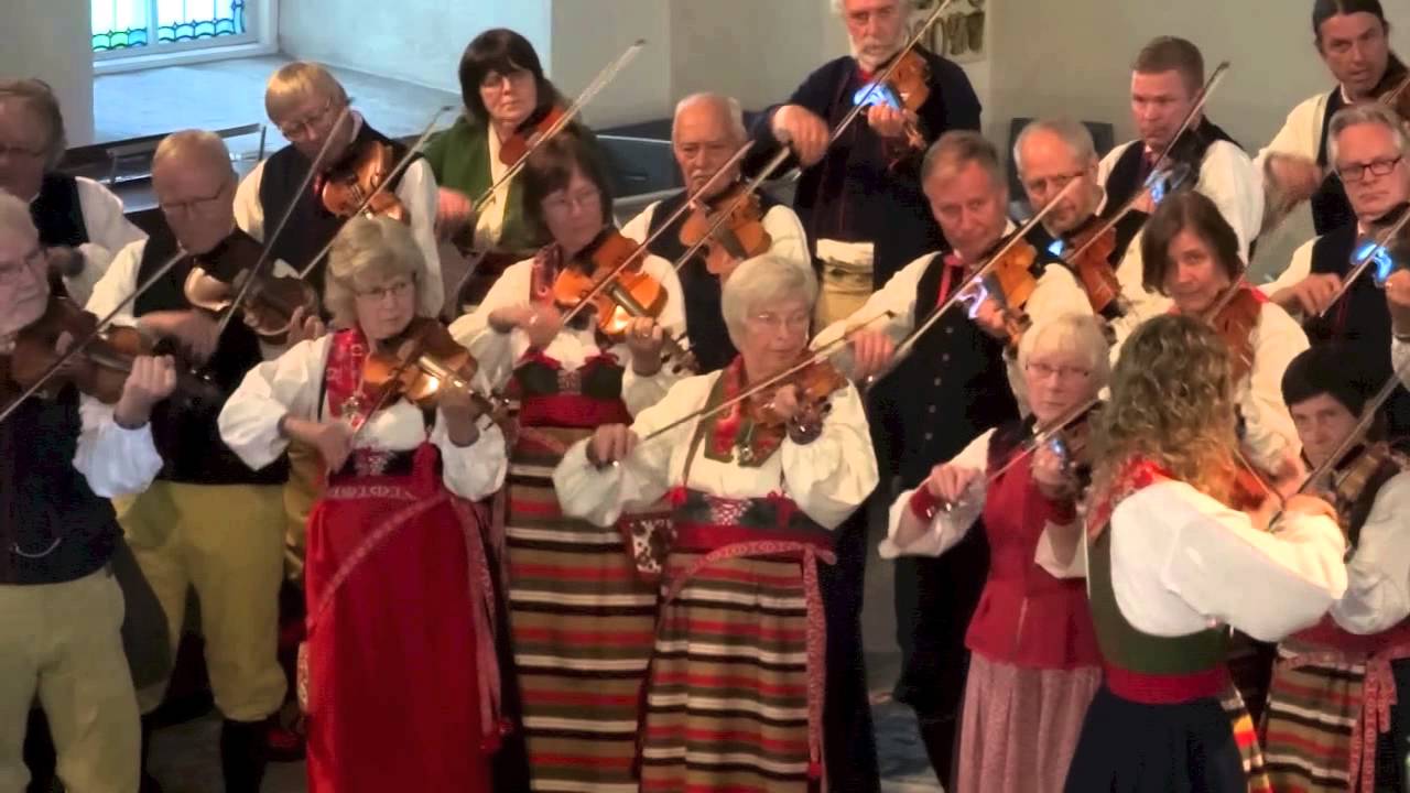 Rättviks spelmanslag 2 Juli 2014. Pillisnutten av Pekkos-Gustav