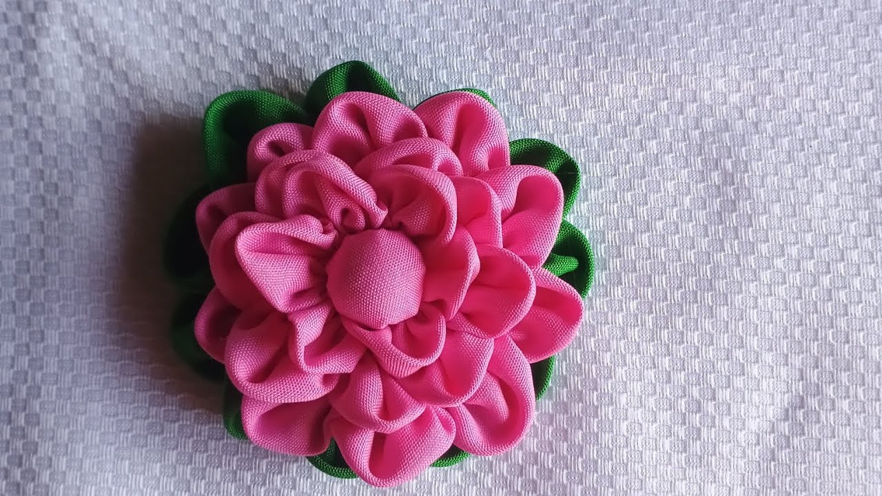 FLOR DE TECIDO, COM FUXICO MUITO FÁCIL ( TÁ UMA LINDEZA)!