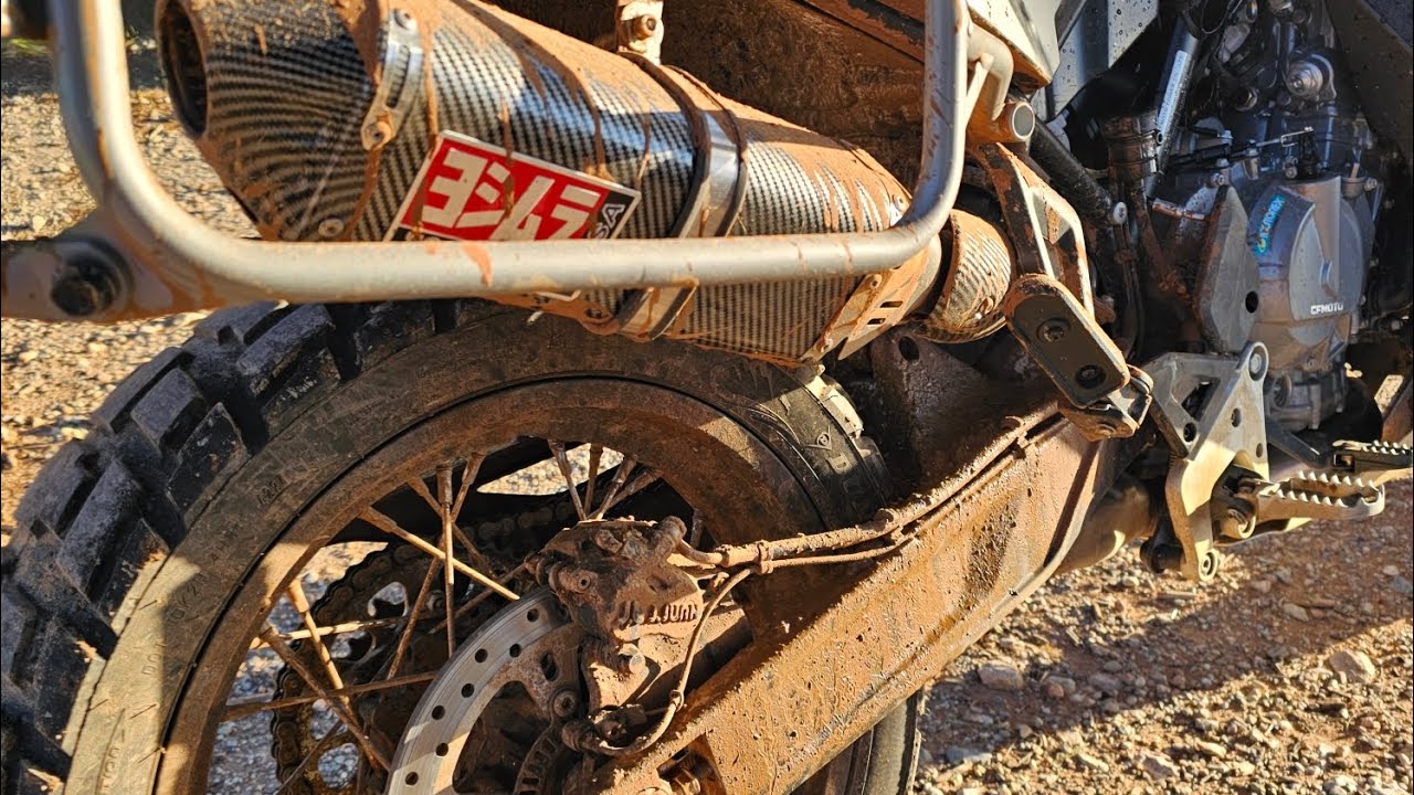 Cfmoto 800 mt-x - mud - rocks and trails 