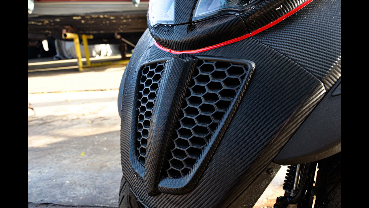 Wrapping a piaggio MP3 Fully Carbon